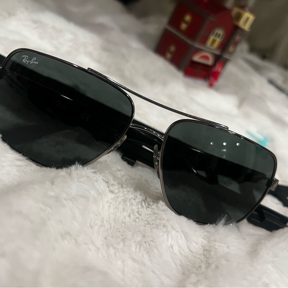 Ray-Ban Dark Gray Aviator Sunglasses
